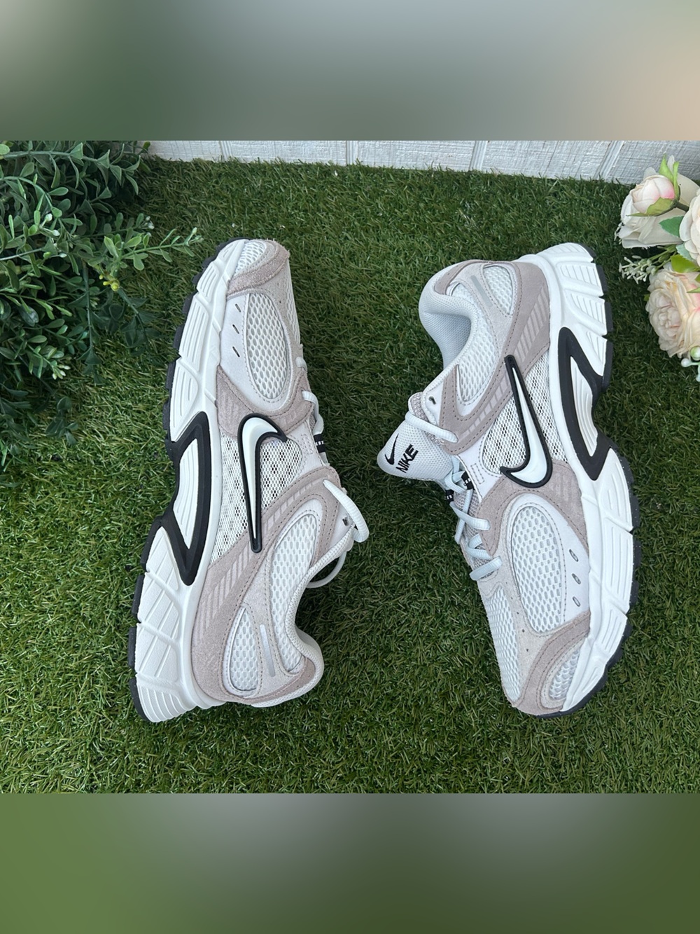 NIKE  men V5 RNR SUEDE in beige
SNEAKERS size 10 like new